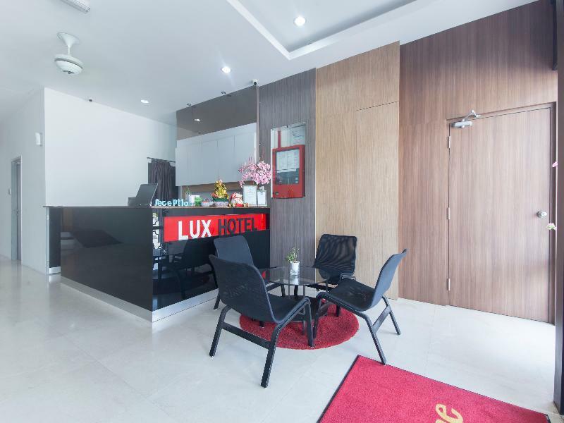 Lux Hotel Телук-Інтан Екстер'єр фото